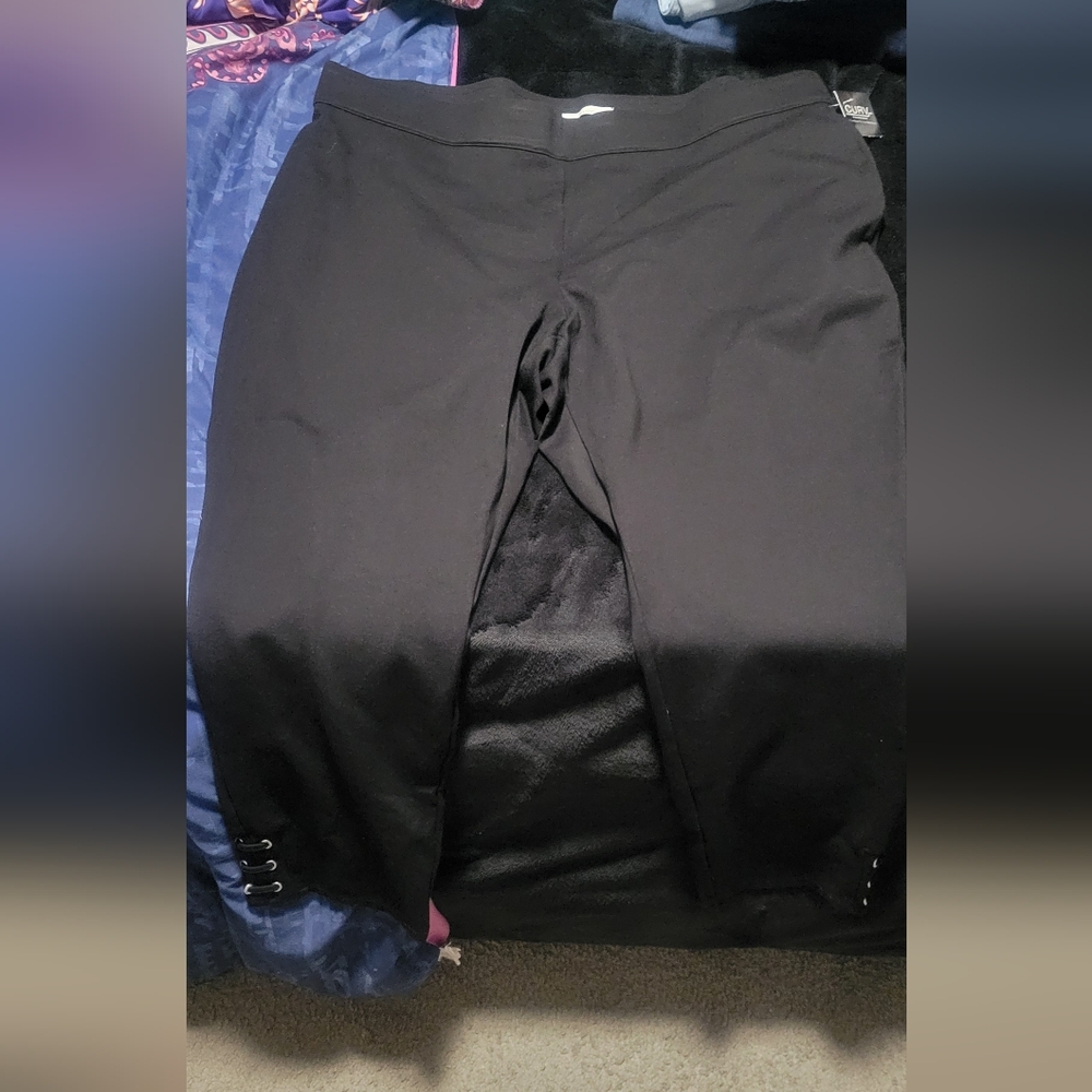 Madison Black Capris